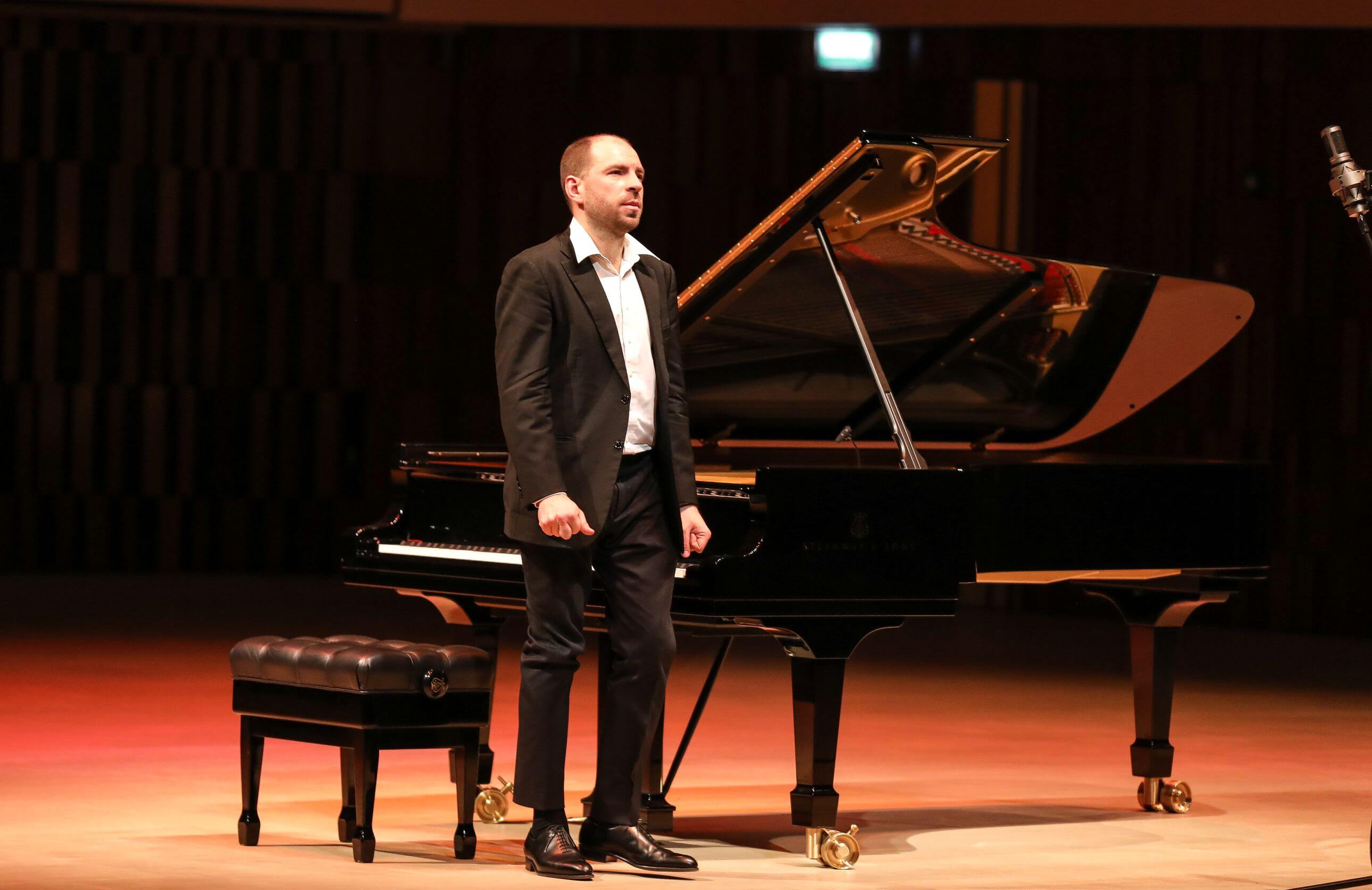 Андрей Коробейников, фортепиано, НФОР, дирижёр Дмитрий Синьковский