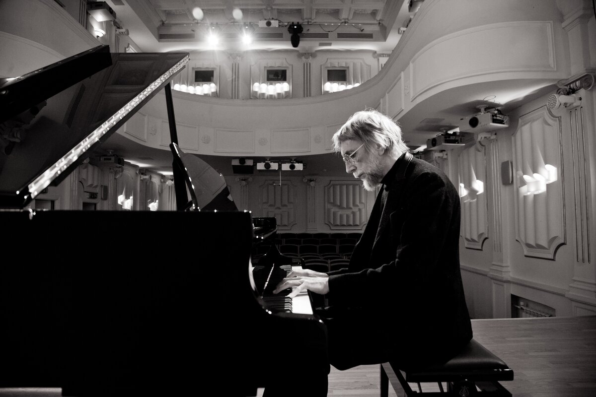 Владимир Мартынов